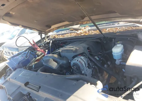 2009 Chevrolet Tahoe Ltz z USA, uszkodzony, nr VIN 1GNFC33J69R260104